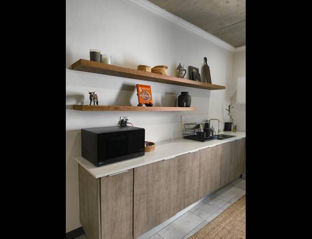 3 BEDROOM COMPLEX FOR SALE IN MENLO PARK